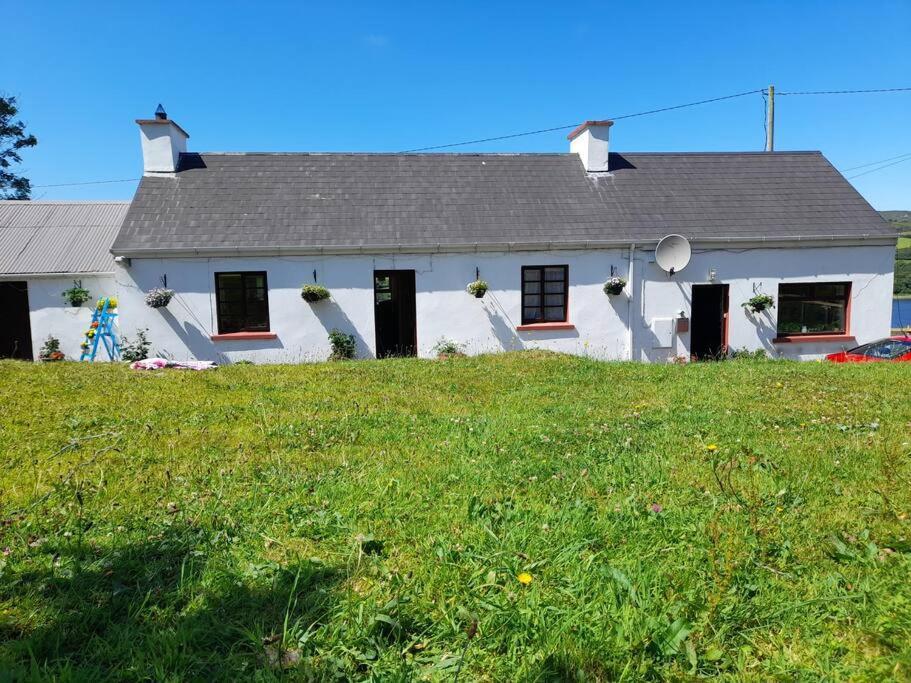 Granny'S Cottage, A Lovely Lakeside Cottage Donegal Town Exterior foto
